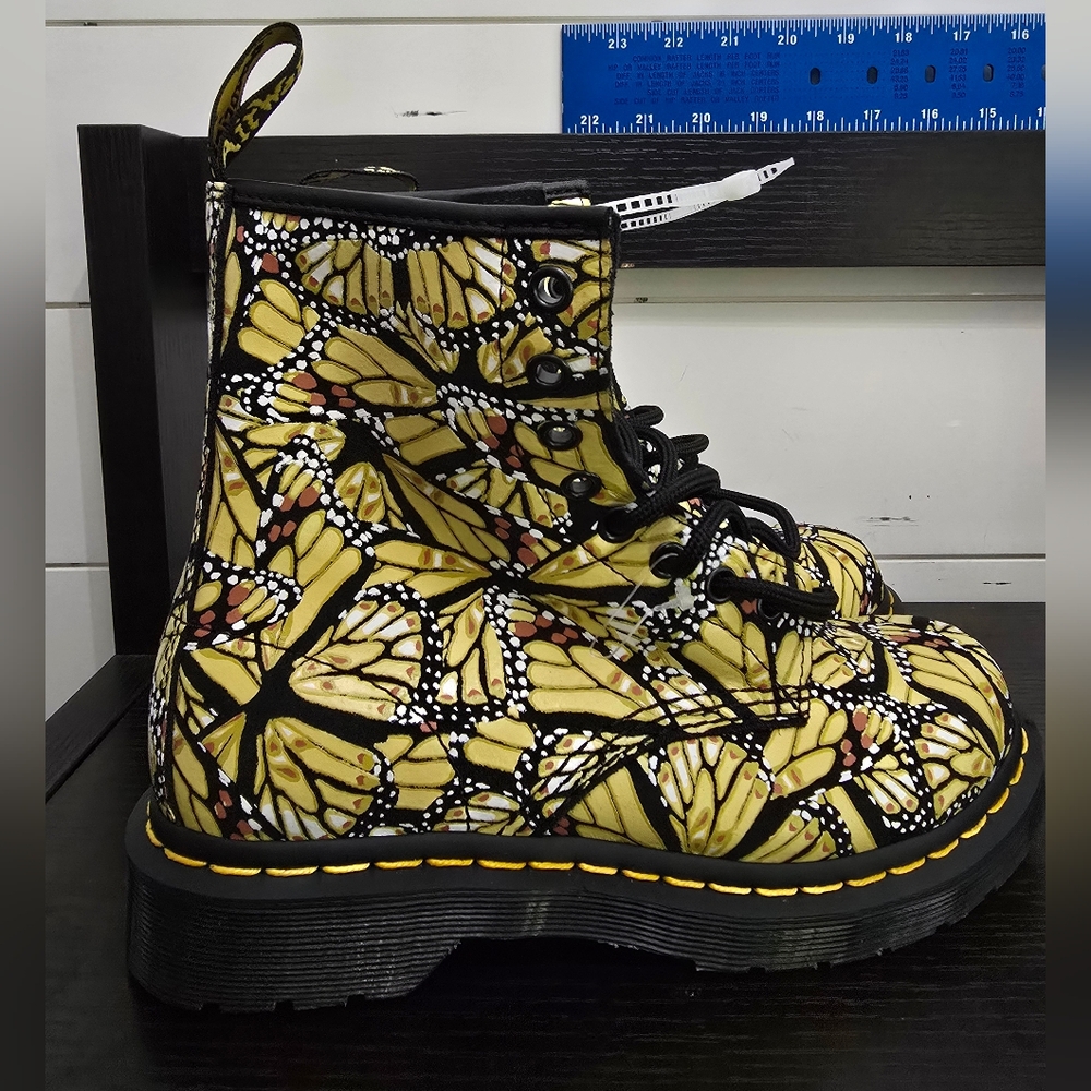 NEW Womens Dr. Martens 1460 Eye Boot Butterfly Yellow Boots Shoes Sz 6 - Picture 4 of 15